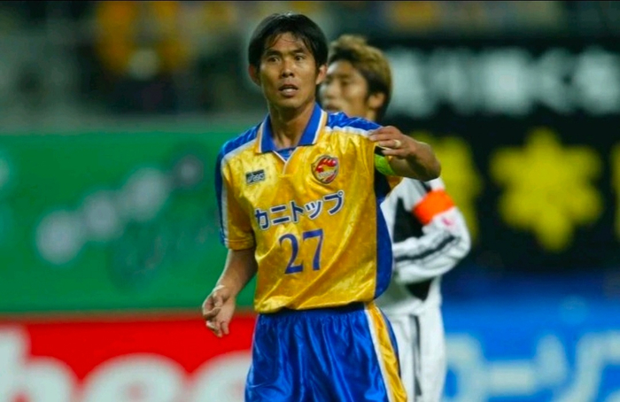 1-0力克英格兰，森保一以胜利回应当年曼联的轻